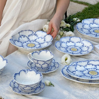 Piring Keramik Embos Bunga 3D Ins Blue Rim, Piring Buah/Dessert Teh Sore Retro Biru Putih