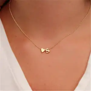 Collana con lettera in acciaio inossidabile placcato oro 14K a forma di cuore da donna di moda personalizzata di vendita calda