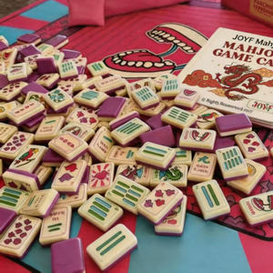 Juego de Fichas de Mahjong Americano de Lujo Estilo 2026, Color Rojo Púrpura, Diseño Labios de Reina, Plegable, Doble Capa, Acrílico Resistente y Duradero, Ideal para Regalo - Product Image 2