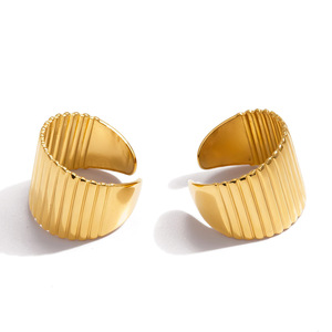 Boucles d'oreilles à clip en forme de C géométrique, en acier inoxydable doré, unisexe, à porter au quotidien - Product Image 5