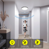 Veilleuse murale LED rechargeable intelligente moderne en ABS blanc avec détecteur de mouvement, télécommande et variateur d'intensité pour la décoration de la pièce