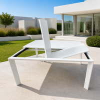 Mesa de Comedor Extensible Blanca con Superficie de Aluminio Alistonado para Patio, Jardín, Terraza y Entretenimiento al Aire Libre