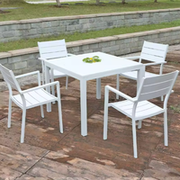Ensemble de table et de chaises de salle à manger d'extérieur en aluminium durable et moderne pour hôtel et villa