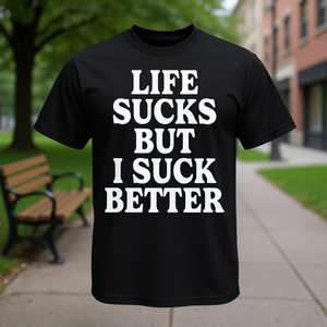 Camiseta Unisex para Adultos con Estampado de Serigrafía 'Life Sucks But I Suck Better', Cuello Redondo, Manga Corta, Diseño Promocional - Product Image 3