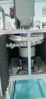 Alimentateur automatique de capsules de bière, machine d'alimentation vibrante pour capsules couronne, équipement personnalisé pour l'assemblage