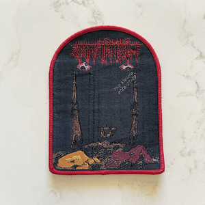 Parche Bordado Azul Oscuro con Escena de Montaña y Texto Rojo, Forma Irregular, Diseño de Tela Tejida Termoadhesiva - Product Image 1