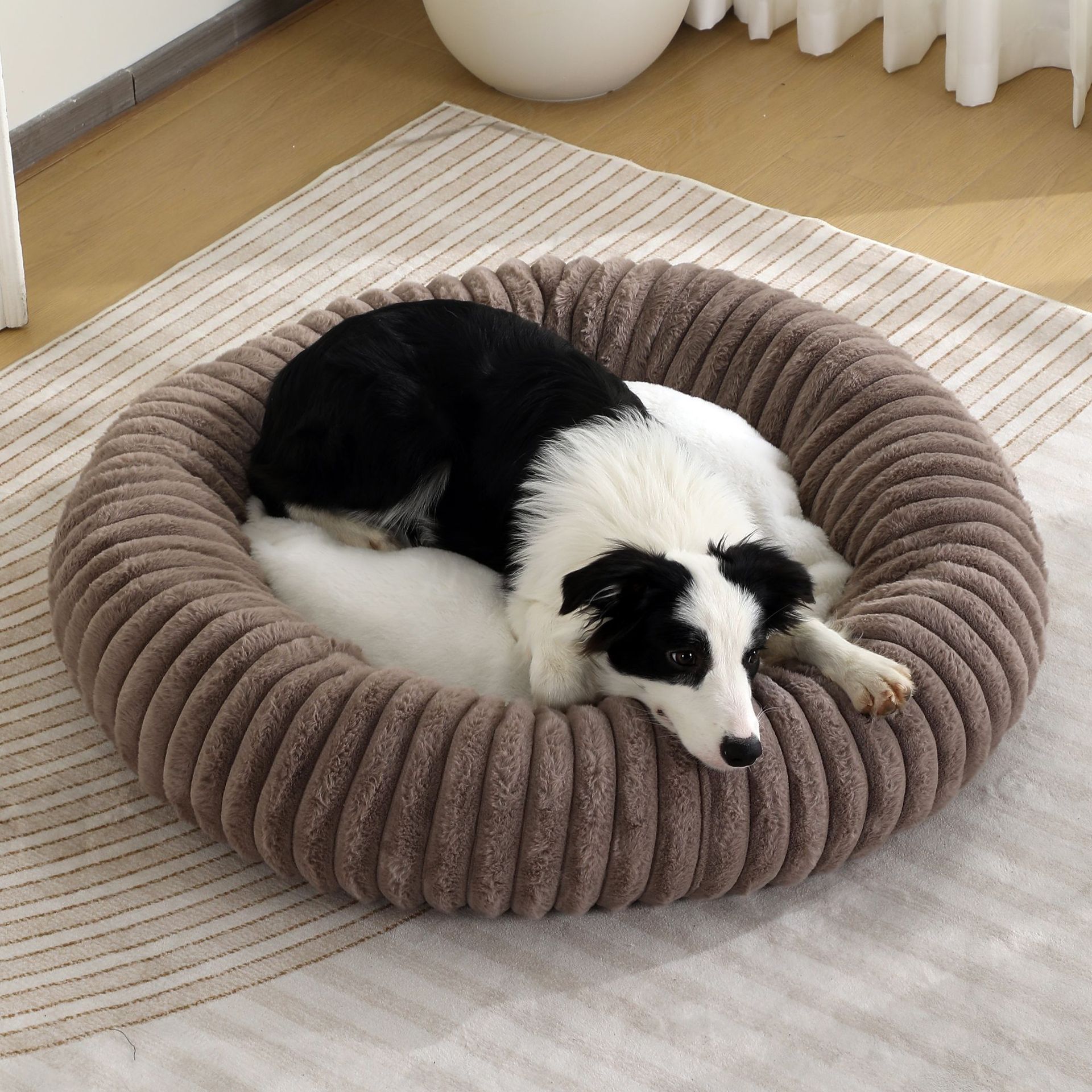 Wholesale Round Plush Pet Bed – Soft & Cozy Cat and Dog Bed with Custom Logo for Pet Shops & Brands - View 2