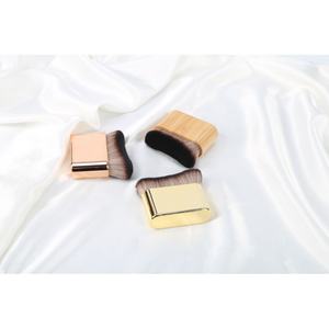 Pinceau de maquillage professionnel grand format pour le visage et le corps, idéal pour le bronzage, le fond de teint, le poudre et le blush – Marque privée - Product Image 3