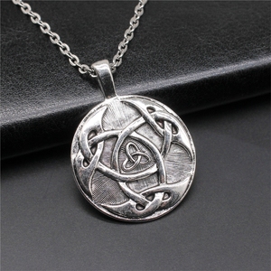 Collier pendentif <span class=keywords><strong>Triqueta</strong></span> avec symboles de nœuds <span class=keywords><strong>Triqueta</strong></span> plaqué argent antique, plaqué bronze antique, WYSIWYG 42x31mm, N2-ABD-C10231 - Product Image 2