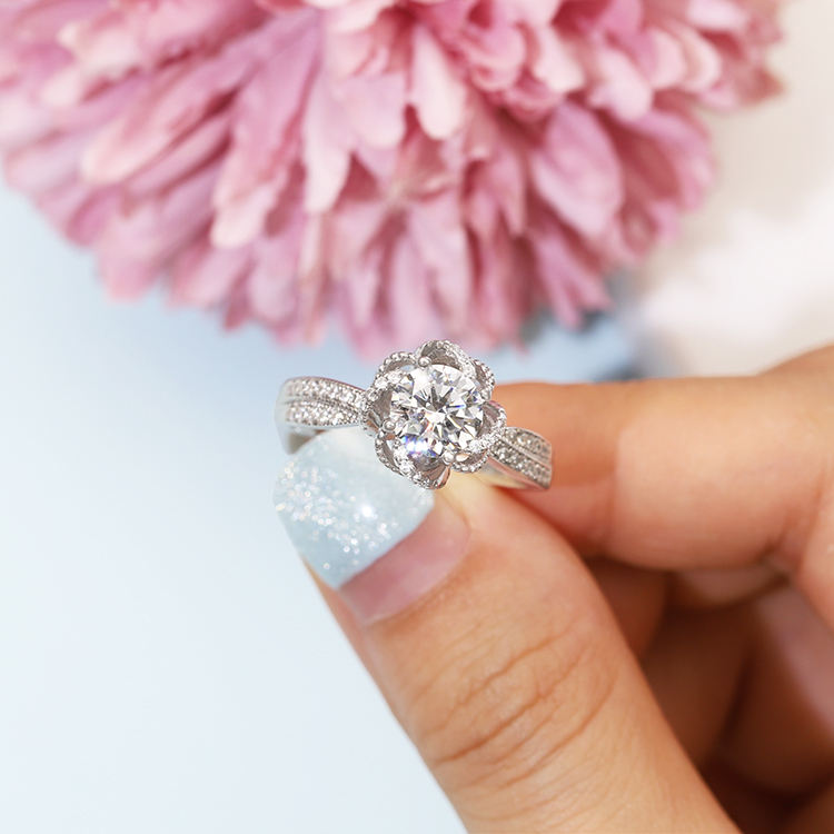 Oro macizo blanco de 18 quilates