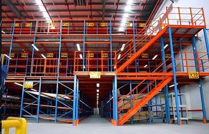 Système de rayonnage en acier à 5 niveaux, capacité de charge de 500 kg/m², revêtement en poudre, rayonnage sans boulons, accès par escalier pour le stockage en entrepôt - Product Image 3