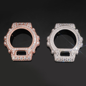 นาฬิกา <span class=keywords><strong>DW</strong></span>-6900 รุ่น Emerald Cut Ice Out <span class=keywords><strong>g</strong></span> <span class=keywords><strong>Shock</strong></span> ขอบหน้าปัดประดับเพชรโมอิสซาไนต์ เงินแท้ 925 ชุบโรเดียมและโรสโกลด์ นาฬิกา <span class=keywords><strong>g</strong></span> <span class=keywords><strong>Shock</strong></span> สำหรับผู้ชาย - Product Image 3