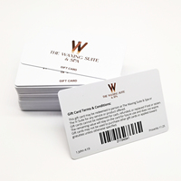 Impression de cartes plastiques personnalisées de qualité supérieure avec code-barres ou code QR