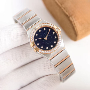 Orologio da donna al quarzo di design, di alta qualità, con lunetta intarsiata di diamanti, stile stella, in acciaio inossidabile e pelle, sportivo ed elegante. - Product Image 3
