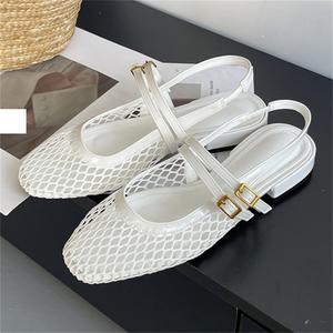 صنادل شبكية مصنوعة يدويًا حسب الطلب للنساء لعام 2025، أحذية نسائية مسطحة جديدة بتصميم أوروبي وأمريكي مجوف - Product Image 5