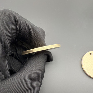 <span class=keywords><strong>Targhetta</strong></span> identificativa per cani personalizzata in ottone massiccio <span class=keywords><strong>da</strong></span> 30 mm, spessore 3 mm, <span class=keywords><strong>con</strong></span> portachiavi in ottone personalizzato - Product Image 4