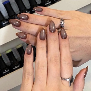Faux ongles prédécoupés à motif écossais dégradé <span class=keywords><strong>gris</strong></span> <span class=keywords><strong>clair</strong></span>, ongles courts en amande, vente chaude automne-hiver, vente en gros - Product Image 1