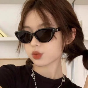 Gafas de Sol Retro Estilo Ojo de Gato Negras para Mujer, Protección UV400, Montura de PC Tipo 3, Diseño Hexagrama, Estilo Moderno - Product Image 1