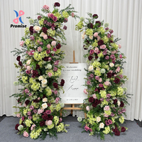 Arche de fleurs artificielles rustique et romantique rose et bordeaux avec verdure pour mariage bohème, cérémonie en extérieur, décoration de photomaton