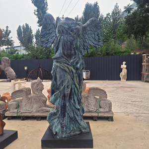 Escultura de Figura Masculina de Estilo Renacentista en Bronce a Tamaño Real Personalizada para Jardín y Proyectos de Arte Público - Product Image 4