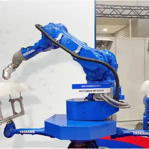 Robot máquina de pintura YASKAWA MPX2600 Robot de pintura 15kg carga útil de alta velocidad con trajes protectores como Robot de pintura de coche