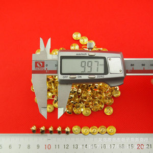 Clous décoratifs jaunes 10x10mm en bronze antique pour portes et meubles, durables - Product Image 2