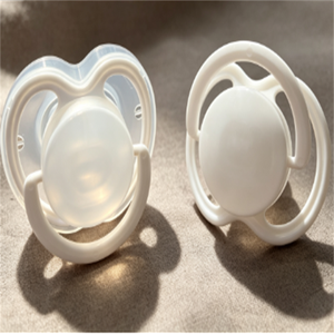 Sucette en silicone souple sans BPA avec motif mignon, poignée en forme d'arc, aide à l'alimentation et au sommeil du bébé, apaisement émotionnel, taille standard 0-12 mois - Product Image 1