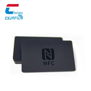 Disesuaikan Polos Matte Hitam NTAG216 NFC Kartu Pintar Hitam PVC NFC/RFID Kartu Bisnis Digital