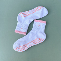 Chaussettes antidérapantes personnalisées respirantes en tricot à compression pour yoga et pilates avec grip pour jeunes et enfants