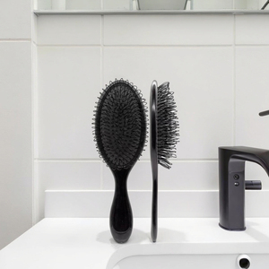 <span class=keywords><strong>Brosse</strong></span> à cheveux ionique avec logo personnalisé, poils en <span class=keywords><strong>boucle</strong></span> avec coussin d'air, design compact pour l'entretien des perruques - Product Image 1