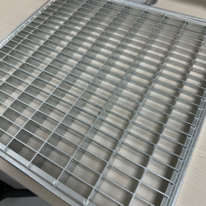 Marchepieds en acier dentelé antidérapant avec finition galvanisée à chaud pour passerelles, entrepôts et escaliers extérieurs - Product Image 4