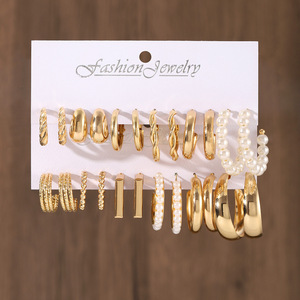 Bijoux fantaisie, boucles d'oreilles créoles plaquées or, serties de fausses perles, pour femmes, à porter tous les jours, 12 paires - Product Image 4
