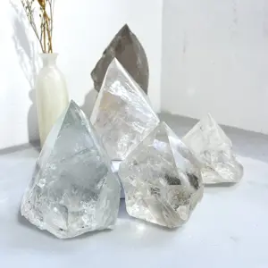 Pierres de cristal naturel de guérison de l'âme en gros cristal poli en vrac artisanat usine fournisseur quartz himalayen pour le Feng Shui