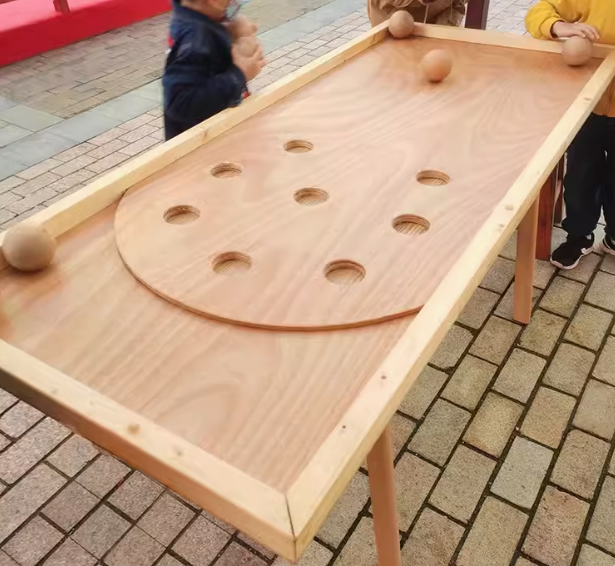 Red One shaking ball measuring 160 * 75cm without base