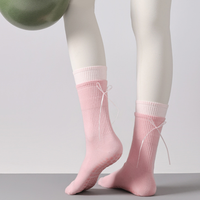 Chaussettes de Pilates personnalisées en gros avec nœud décoratif, en coton respirant, double revers, sans couture, antidérapantes, pour femmes, yoga et barre
