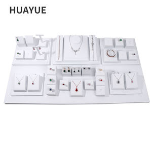 Exhibidores de Joyería Huayue, Juego de Exhibidores de Anillos, Aretes, Collares y Pulseras de Cuero PU Blanco Personalizado - Product Image 1