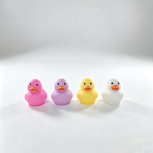 Patitos de Goma Mini Personalizados al por Mayor con Impresión de Logotipo, Juguetes Educativos Flotantes para el Baño para Mayores de 14 Años - Product Image 1