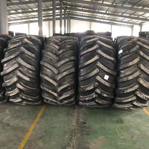 Pneus agricoles pleins à chevrons pour tracteurs et semoirs – Nouveaux, résistants à l'usure et aux crevaisons – En stock pour demande d'information - Product Image 5