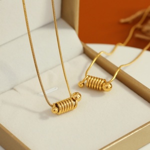 Collar de Espiral Versátil Chapado en Oro de 18K para Mujer, Cadena de Serpiente Redonda, Regalo Perfecto para Aniversario - Product Image 3