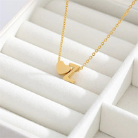 Collier unisexe vintage en acier inoxydable plaqué or avec chaîne à maillons et pendentif cœur en strass cristal 26 lettres