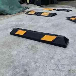 ガレージ車用タイヤストッパー重いゴムプラスチックシングルサイドホイールストッパー - Product Image 3