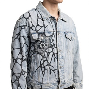 Chaqueta Vaquera Azul Lavada a la Piedra Personalizada para Hombre, con Estampado UV Negro Único, Transpirable, Estilo Urbano, Abrigo de Mezclilla de Moda, OEM, Primavera Otoño - Product Image 1