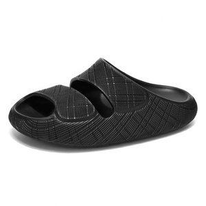 Claquettes noires en PU à semelle ouverte, semelle extérieure en caoutchouc antidérapante, pantoufles d'intérieur toutes saisons décontractées pour hommes avec décoration à rayures - Product Image 5
