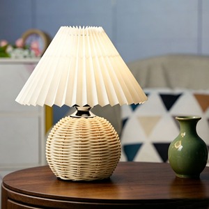 Lampe de bureau plissée nordique en rotin, décoration rétro, lampe de chevet pour chambre à coucher, gradation tricolore, ambiance haut de gamme, veilleuse USB - Product Image 5
