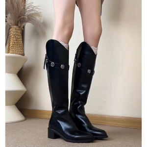 En stock Bottes d'équitation noires froncées à talon épais pour femme, hauteur genou, collection Automne-Hiver 2025 - Product Image 3