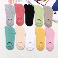 Vente en gros de chaussettes de cheville à deux orteils en coton personnalisées pour femmes avec compression antidérapante avec logo sur la manchette bas de séparation des orteils en fer à cheval