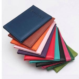I-0629 Nueva Funda de Pasaporte y Tarjetero de Viaje de Moda en Material PU con Cierre de Cremallera para Mujeres y Hombres - Product Image 1
