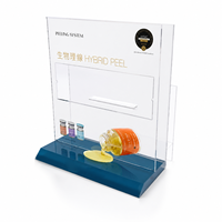 Support d'affichage cosmétique personnalisé pour comptoir, présentoir en acrylique pour soins de la peau et maquillage avec panneau arrière imprimé pour boutique de détail