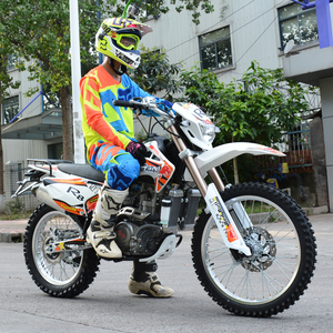 Motocicleta Refrigerada por Agua para Terrenos Montañosos - Product Image 2