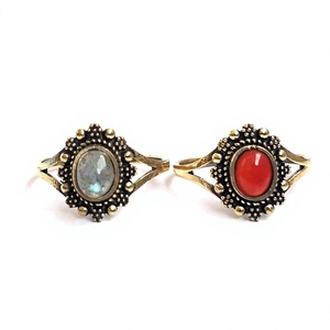 Mujer piedra lunar ovalada India piedra preciosa natural cabujón anillo de metal de latón, anillo de latón hecho a mano cornalina - Product Image 1